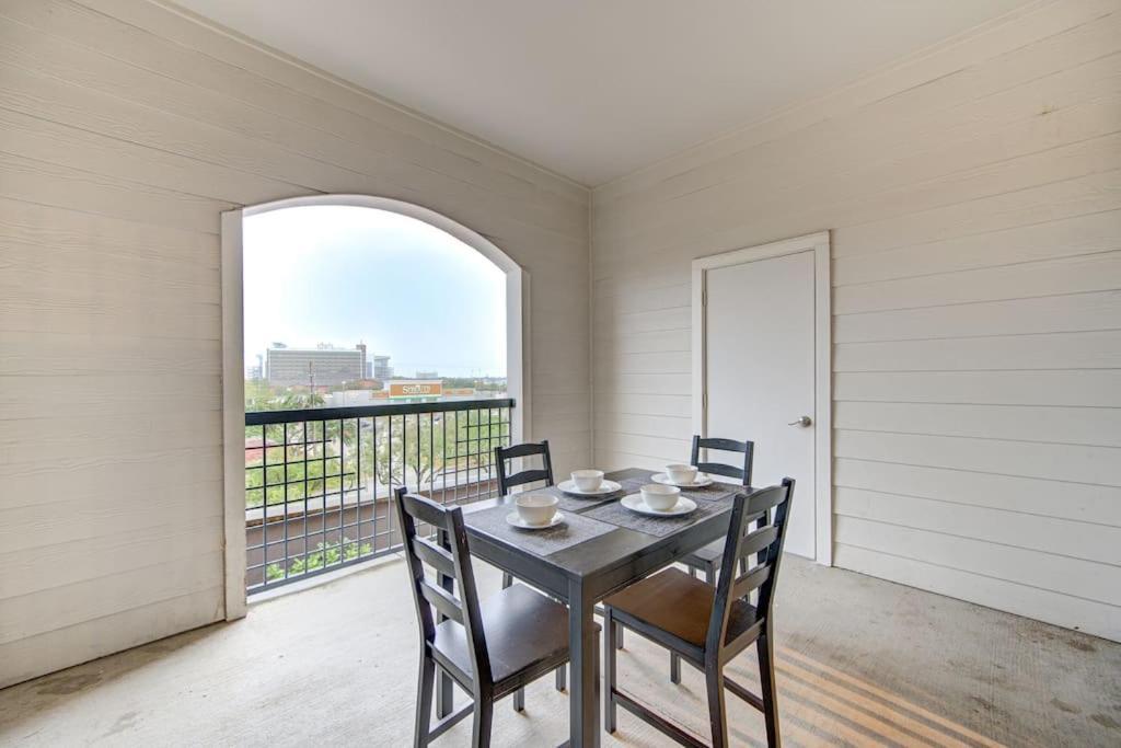 Apartmán Chic 1Br Near Nrg With Pool Wifi Freeparking Houston Exteriér fotografie