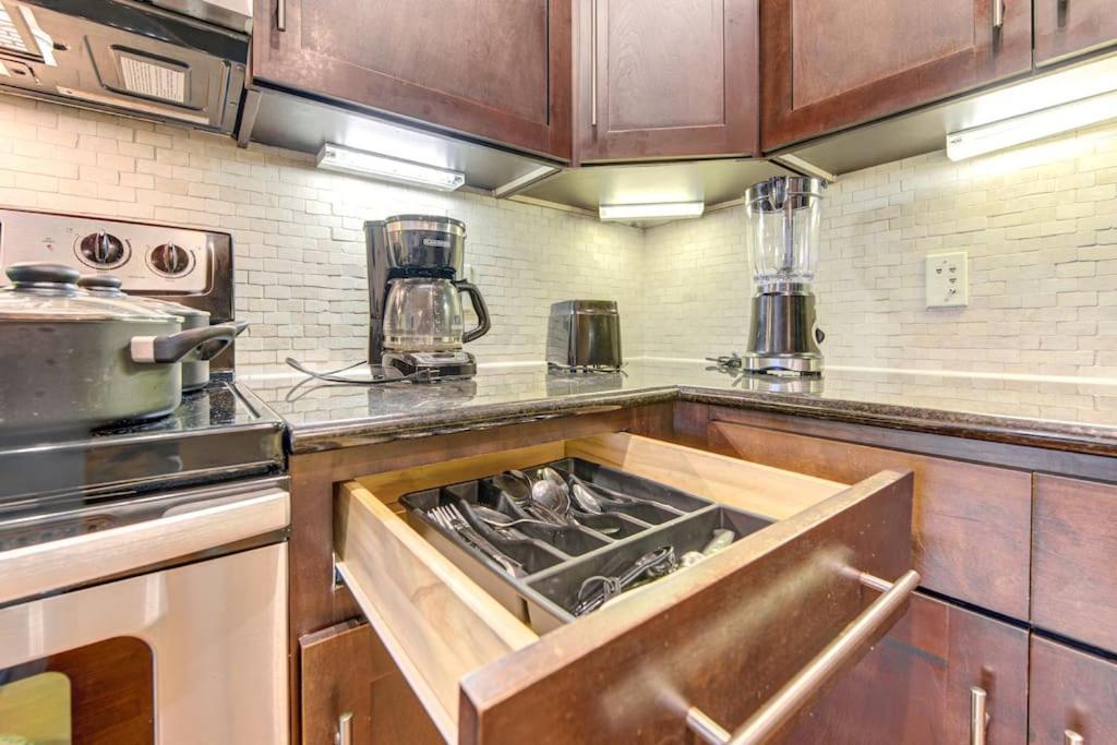 Apartmán Chic 1Br Near Nrg With Pool Wifi Freeparking Houston Exteriér fotografie